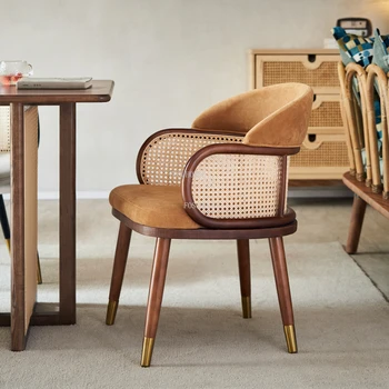 Обеденные стулья из скандинавской кожи, кресло со спинкой из ротанга, простая кухонная мебель, современный дом, ресторан в отеле, стул из массива дерева
