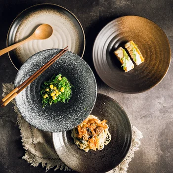 Креативная керамическая тарелка Японская бытовая простая плоская тарелка Обеденная тарелка Черная тарелка для завтрака Тарелка для закусок Тарелки для салата суши