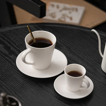 Теплый Белый Простой дизайн Кофейные кружки Expresso Latte 100 мл 350 мл V Образные Чайные чашки для воды Набор тарелок в Скандинавском стиле