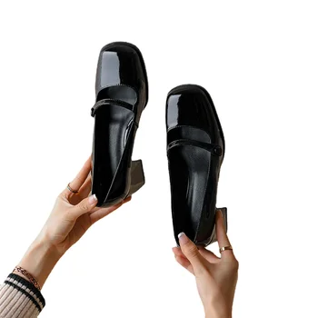 2023 Новая летняя мода, повседневные туфли Mary Jane на высоком каблуке с квадратной головкой, женские туфли в стиле Лолиты с нишевым дизайном в стиле ретро.